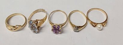 ENSEMBLE DE BAGUES en or

retenant 5 bagues...