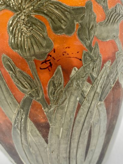 VASE in pâte de verre with applied iris decoration...