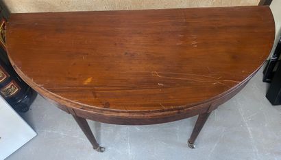 LOT OF THREE HALF-LUNE mahogany TABLES

Dim....