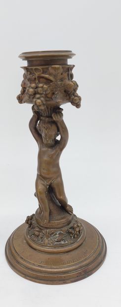 PAIRE DE BOUGEOIRS in bronze decorated with...