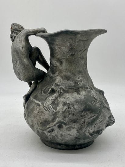 Pewter vase decorated with women

Art Nouveau

Trace...