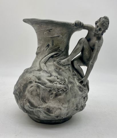 Pewter vase decorated with women

Art Nouveau

Trace...