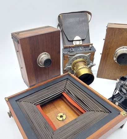 SET including cameras, bellow cameras, polaroid...