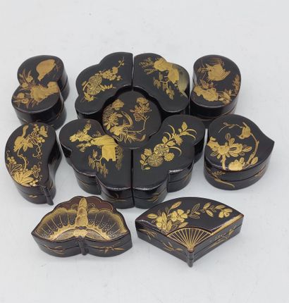 CHINE

Ensemble de petites boîtes en bois...
