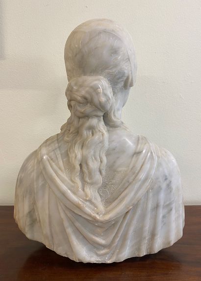 Woman's bust in alabaster

H : 32 cm