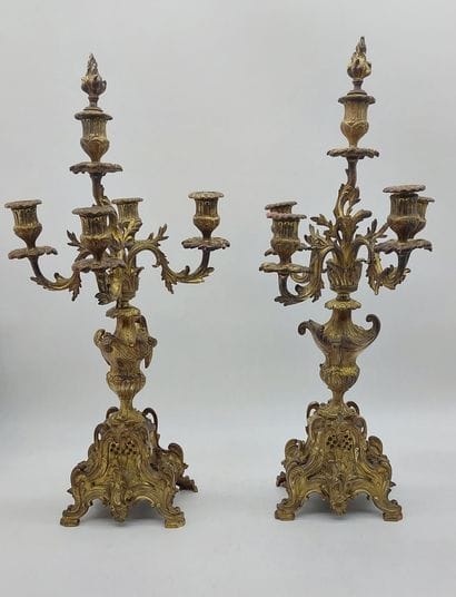PAIR OF CANDELIERS in chased and gilded bronze,...