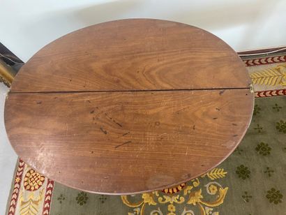 LOT OF THREE HALF-LUNE mahogany TABLES

Dim....