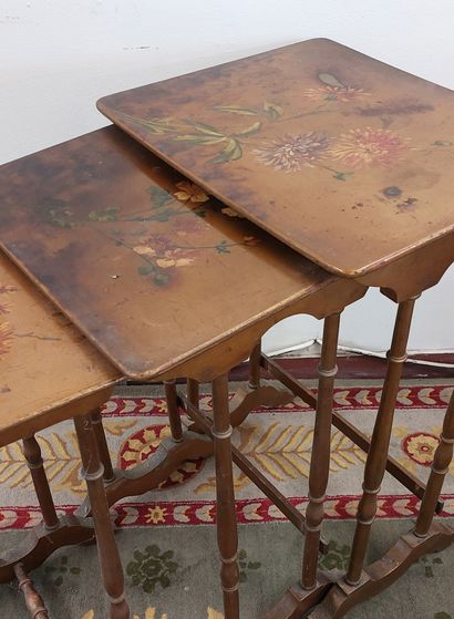 TABLE GIGOGNE en vernis Martin, plateaux...