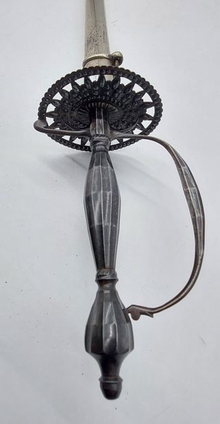 COURT EPEE, openwork guard, metal scabbard

Blade...