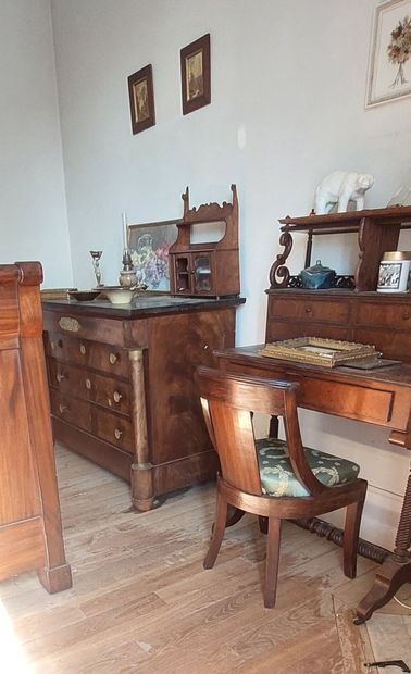 HOUSEHOLD to be emptied on site at about...