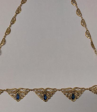 COLLIER en or et pierres bleues

PB : 7,50...