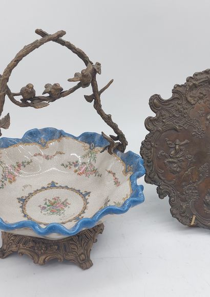 COUPE en porcelaine craquelée à décor de...