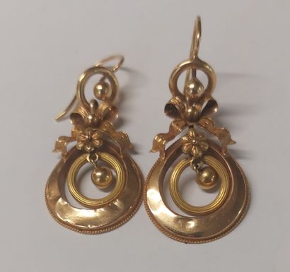SEPT PAIRES DE BOUCLES D'OREILLES en or

PB...