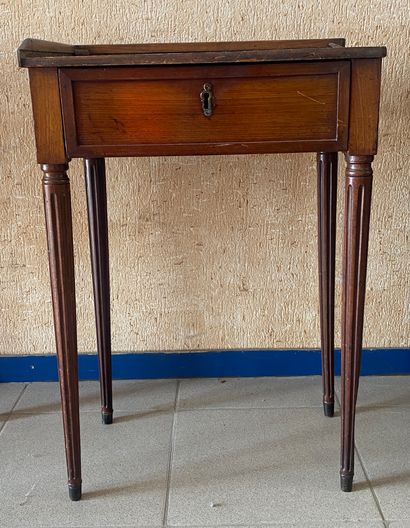 LOT OF THREE HALF-LUNE mahogany TABLES

Dim....
