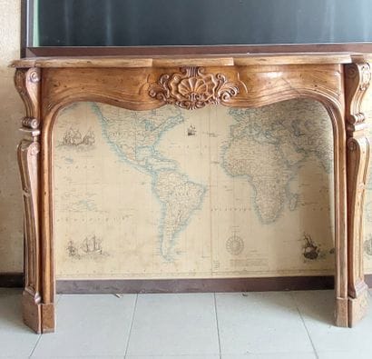 CHEMINEE MANTLE in molded and carved natural...