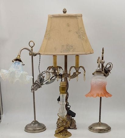 LOT including : 

- 2 nickel-plated metal...