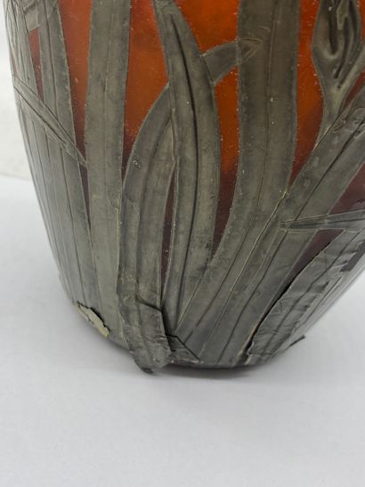 VASE in pâte de verre with applied iris decoration...
