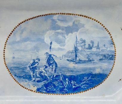 CREIL ET MONTEREAU

Plat en faïence de Creil...