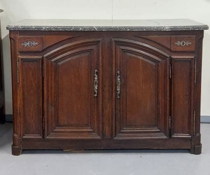 HUNTING KIT in moulded oak, double doors,...
