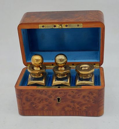 COFFRET A SENTEUR en placage de loupe, incrustations...