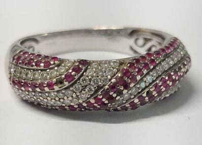 RING in white gold, diamonds and rubies

T...