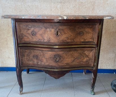 SMALL JUMPING COMMODE in marquetry opening...