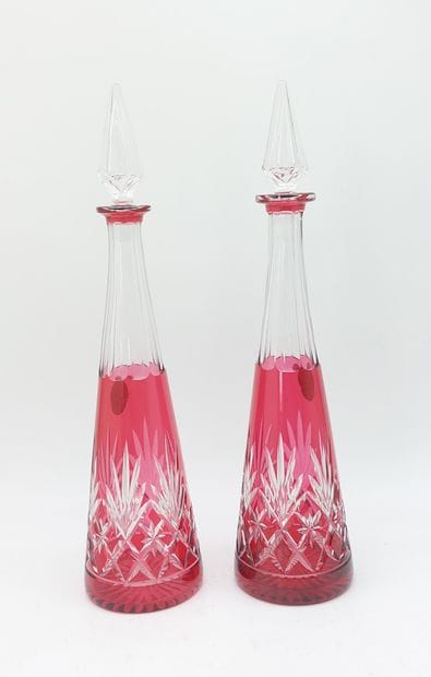 SAINT-LOUIS

Two coloured cut crystal decanters

H...