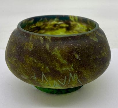 DAUM NANCY

Pocket tin in mordoré glass paste

Signed

H:...