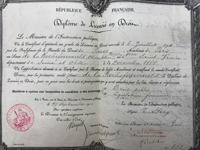 DE LA ROCHEFOUCAULD 

Law degree for the...