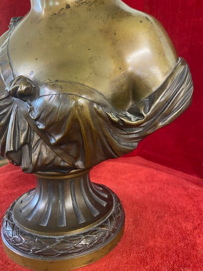 After HOUDON 

Bronze bust of Diana

Signed...