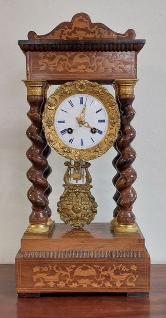 PENDULE with four twisted columns in rosewood...