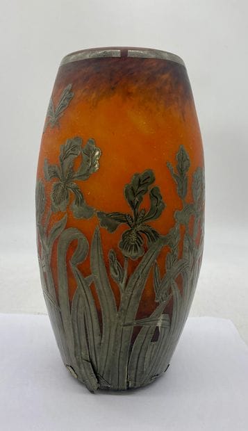 VASE in pâte de verre with applied iris decoration...