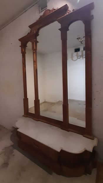 MEUBLE D'ENTREE

en bois naturel sculpté...