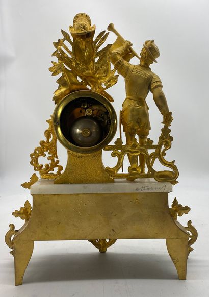 PENDULE in regula and alabaster with its...