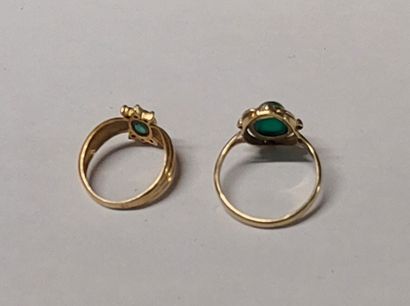 LOT including :

- 1 gold and emerald ring,...
