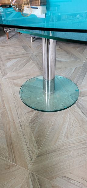 ITALIAN DESIGN

Square glass table with retractable...