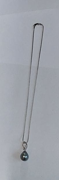 CHAIN in white gold with pendant 

weight...