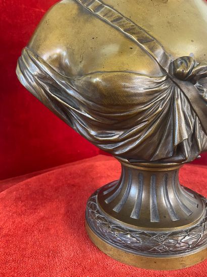 After HOUDON 

Bronze bust of Diana

Signed...