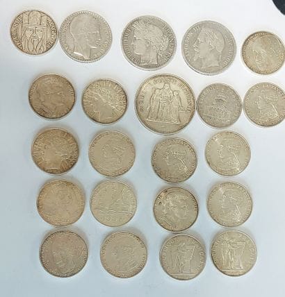 LOT OF SILVER PIECES :

- 1 piece of 50 Francs...