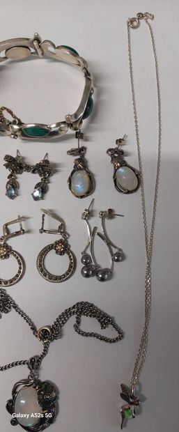 ENSEMBLE DE BIJOUX en argent comprenant bracelet,...