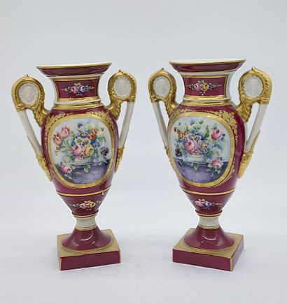 PAIR OF VASES in porcelain of Paris with...