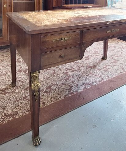 BUREAU en acajou et placage d'acajou ouvrant...
