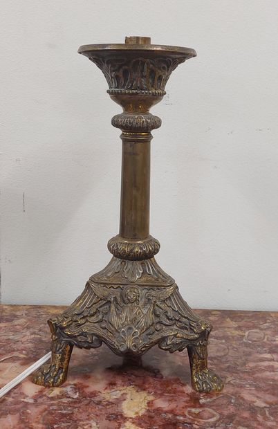 LAMP STAND in bronze, claw feet

H : 32 ...
