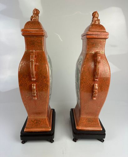 CHINA

Pair of baluster-shaped covered vases...