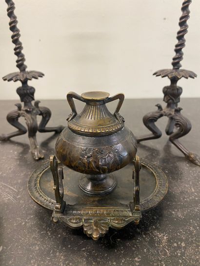 LOT of bronzes including :

- 2 candlesticks,...