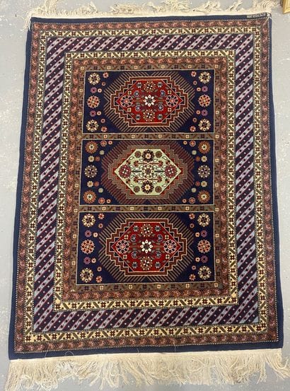 Handmade wool carpet with geometric design

166...