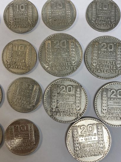 LOT OF SILVER PIECES including : 

- 42 pieces...