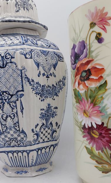 Opaline VASE with floral design

H : 30 cm



A...