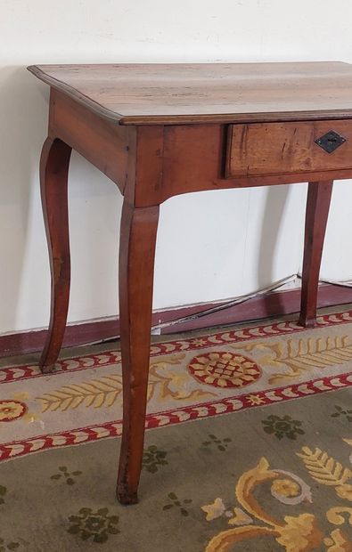 DESKTOP TABLE in natural wood opening with...
