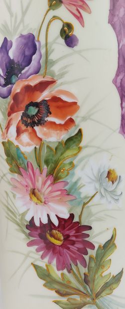 Opaline VASE with floral design

H : 30 cm



A...